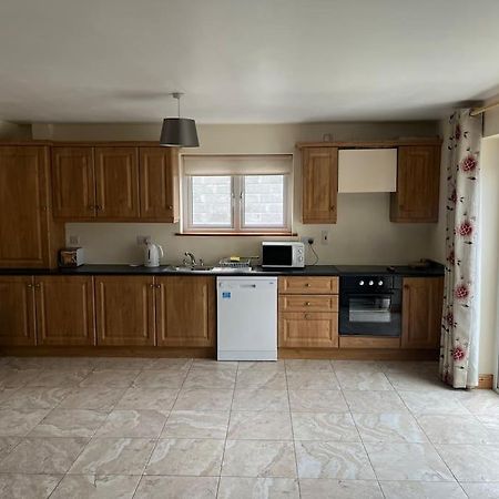 Tubbercurry Modern 4 Bed House In Townヴィラ エクステリア 写真