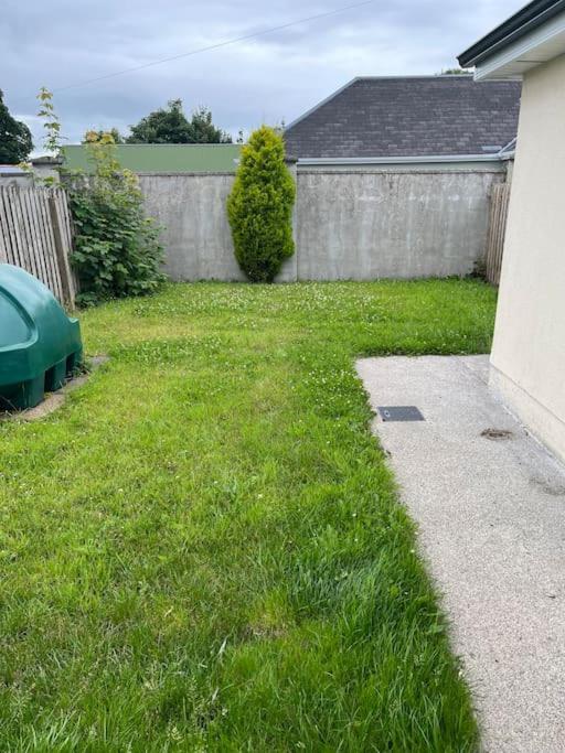 Tubbercurry Modern 4 Bed House In Townヴィラ エクステリア 写真